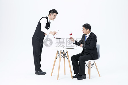 与光影共舞的佳酿